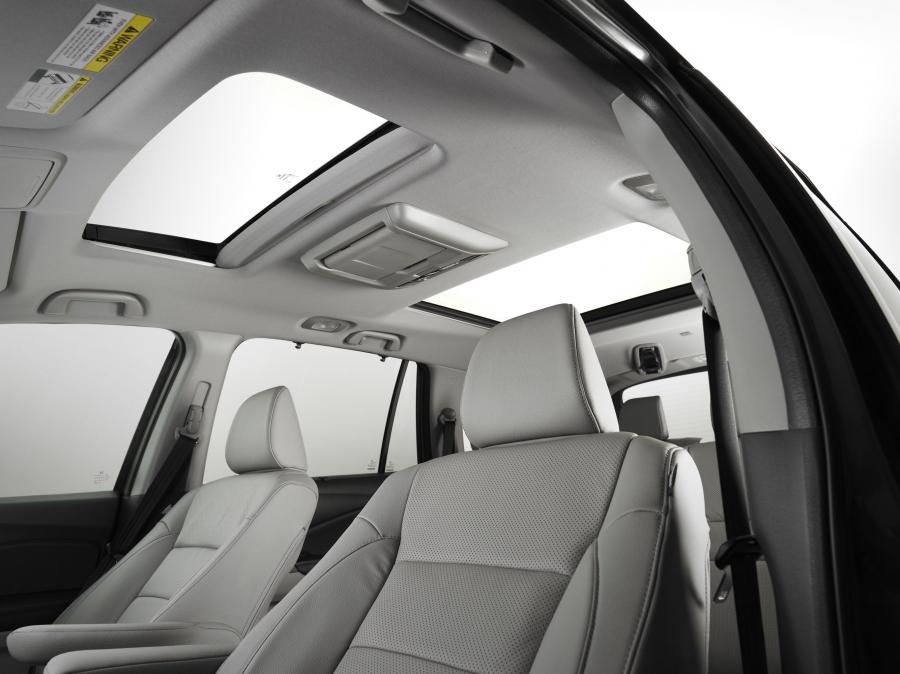 Интерьер Honda Pilot 2015 года  (фото 85 из 107)